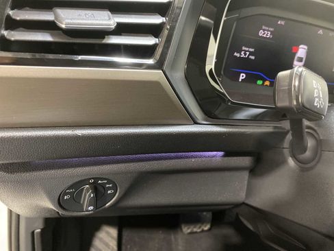 Used 2019 Volkswagen Jetta SEL Premium image 24