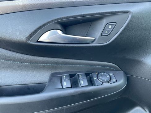 Used 2025 Buick Envista Sport Touring image 20