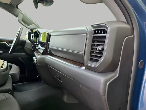 Used 2024 GMC Sierra 1500 SLE image 11