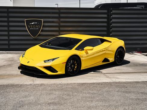 Used 2022 Lamborghini Huracan EVO RWD image 5