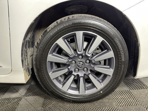 Used 2018 Toyota Sienna XLE Premium image 8