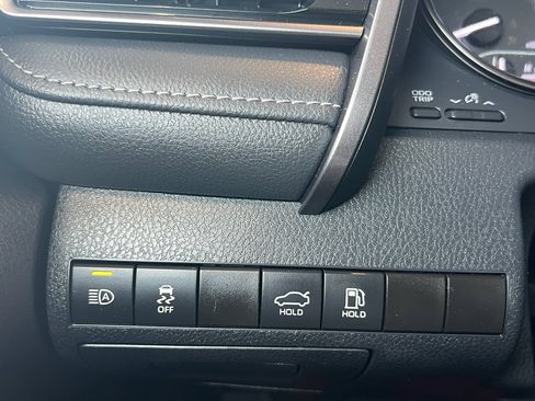 Used 2024 Toyota Camry SE image 28