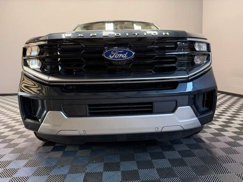 Used 2025 Ford Expedition Max Platinum w/ Driver's Package AWD/4WD image 3