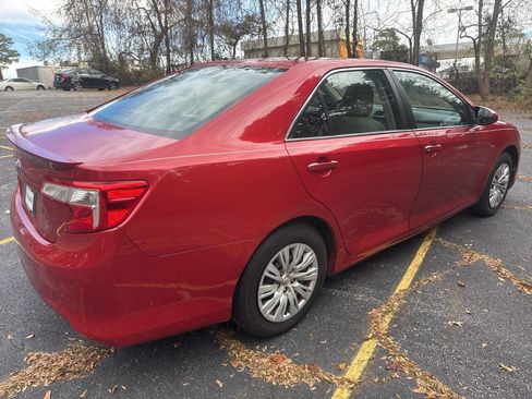 Used 2012 Toyota Camry L image 5