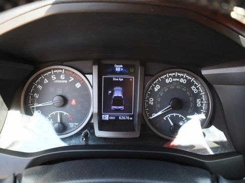 Used 2018 Toyota Tacoma TRD Sport w/ Technology Package AWD/4WD image 31