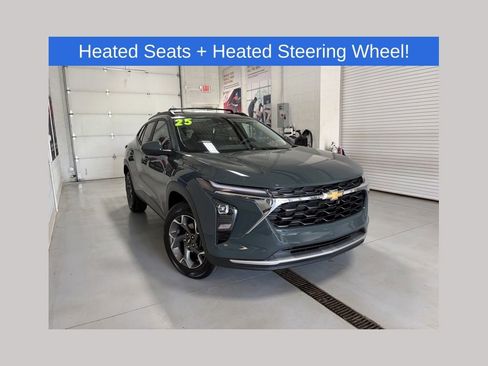 Used 2025 Chevrolet Trax LT w/ LT Convenience Package FWD image 1