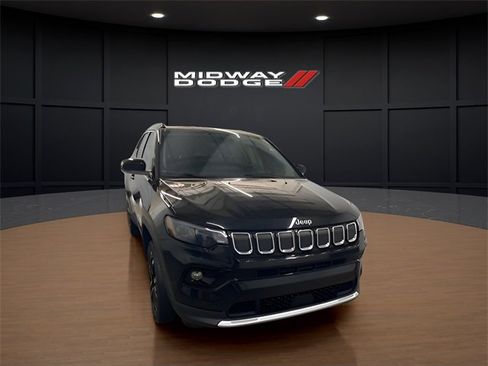 Used 2022 Jeep Compass Limited image 4