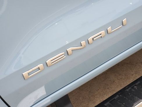 Used 2025 GMC Canyon Denali AWD/4WD image 9