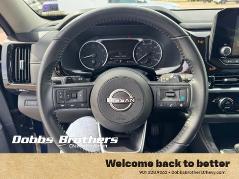 Used 2024 Nissan Pathfinder SV FWD image 16