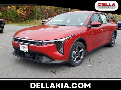 New 2025 Kia K4 LXS image 1