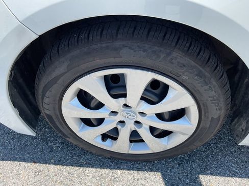 Used 2024 Toyota Corolla LE FWD image 5