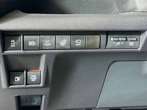 Certified 2025 Toyota Sienna Platinum image 10