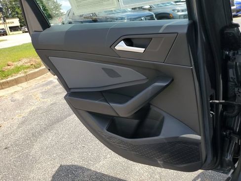 Used 2025 Volkswagen Jetta SE w/ Sunroof Package FWD image 13