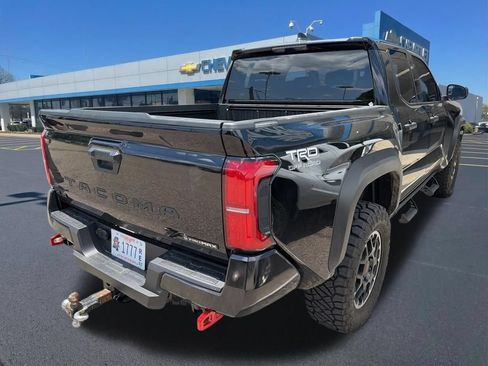 Used 2026 Toyota Tacoma TRD Off-Road AWD/4WD image 3