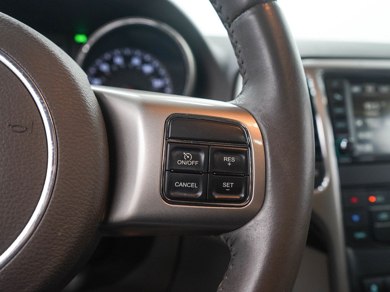 Used 2013 Jeep Grand Cherokee Laredo AWD/4WD image 26