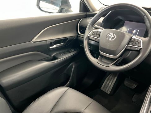 Certified 2025 Toyota Grand Highlander AWD image 12