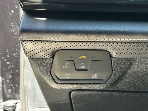 Certified 2025 Volkswagen Atlas SE FWD image 20