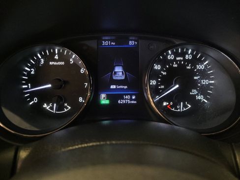 Used 2020 Nissan Rogue SV FWD image 23