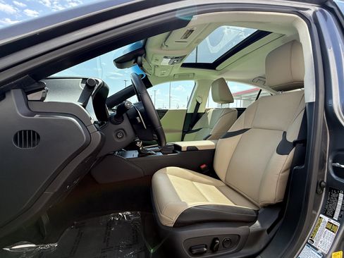 Used 2021 Lexus ES 250 w/ Premium Package AWD/4WD image 4