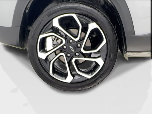 Used 2025 Chevrolet Trax RS w/ Sunroof Package image 14