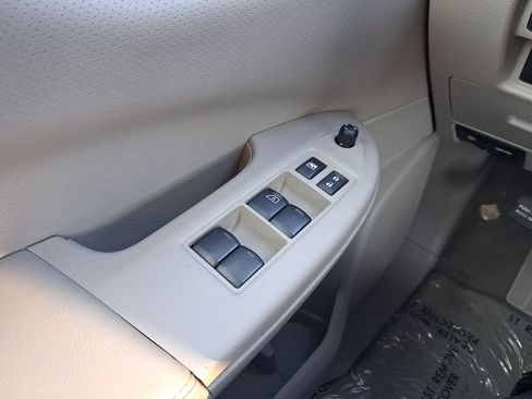 Used 2014 Nissan Quest S FWD image 15