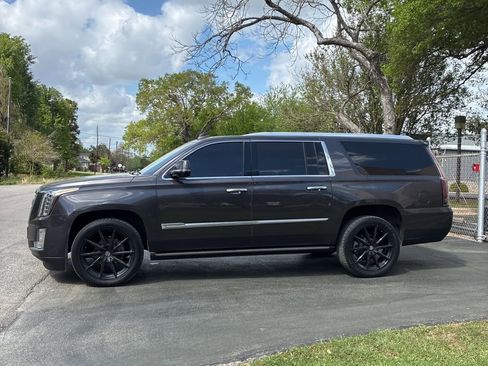 Used 2016 Cadillac Escalade ESV Platinum image 4