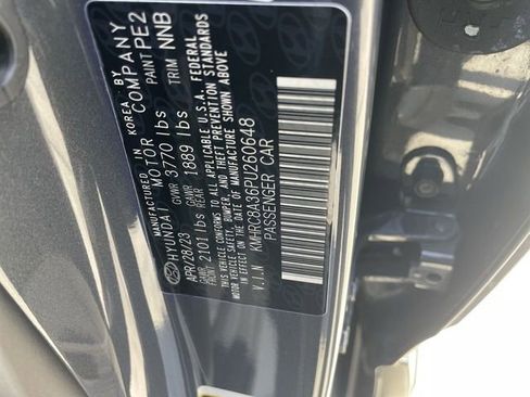 Used 2023 Hyundai Venue SEL FWD image 32