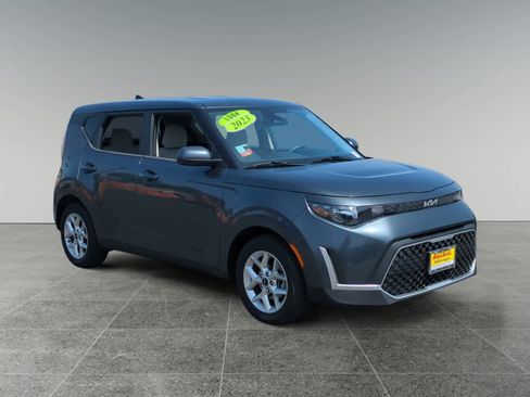 Used 2023 Kia Soul LX w/ LX Technology Package FWD image 7