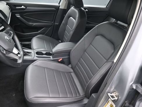 Used 2024 Volkswagen Jetta SE FWD image 19
