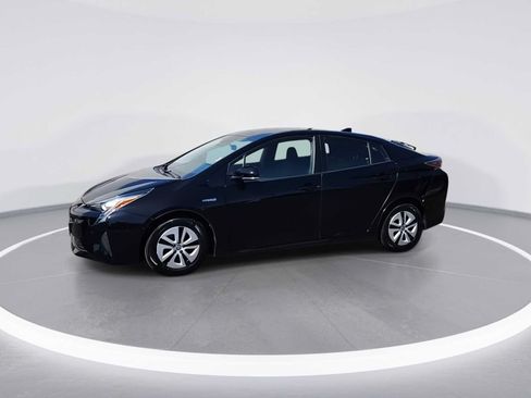 Certified 2018 Toyota Prius Three FWD image 4