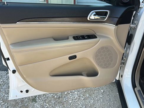 Used 2015 Jeep Grand Cherokee Limited w/ Trailer Tow Group IV image 2