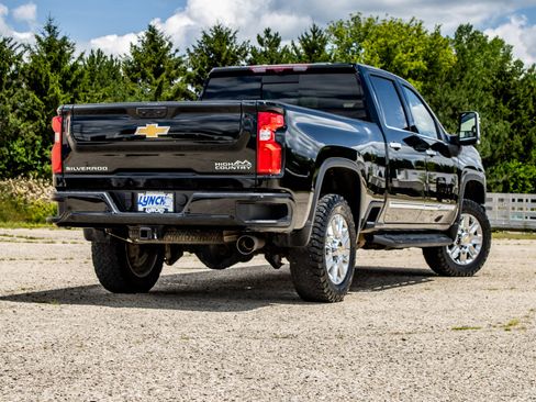 Used 2024 Chevrolet Silverado 2500 High Country w/ High Country Premium Package AWD/4WD image 9