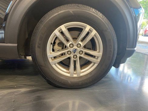 Used 2020 Ford Explorer XLT w/ Equipment Group 202A AWD/4WD image 10