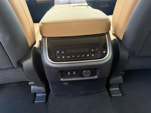 Used 2025 INFINITI QX80 Sensory AWD/4WD image 42