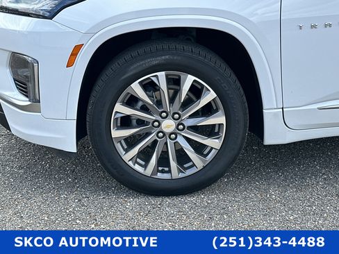 Used 2023 Chevrolet Traverse Premier w/ LPO, Cargo Package image 9