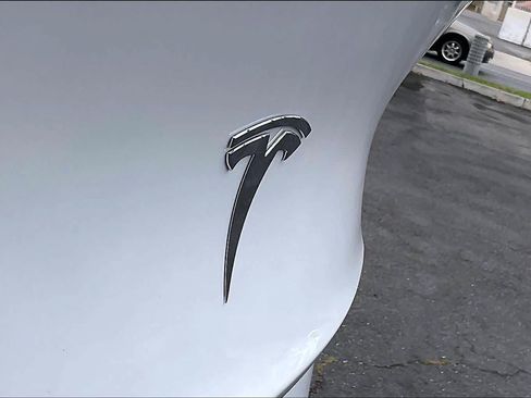 Used 2024 Tesla Model Y Long Range AWD/4WD image 29