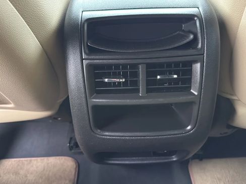 Used 2017 Cadillac XT5 FWD image 29