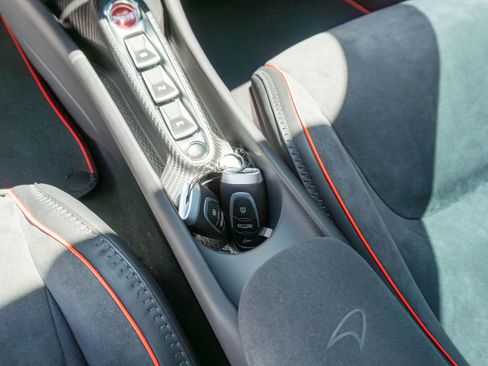 Used 2023 McLaren Artura RWD image 64