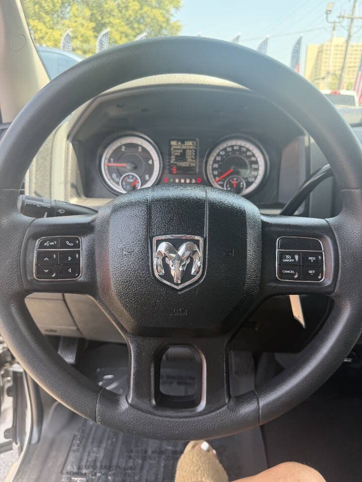Used 2018 RAM 2500 Tradesman w/ Chrome Appearance Group AWD/4WD image 2