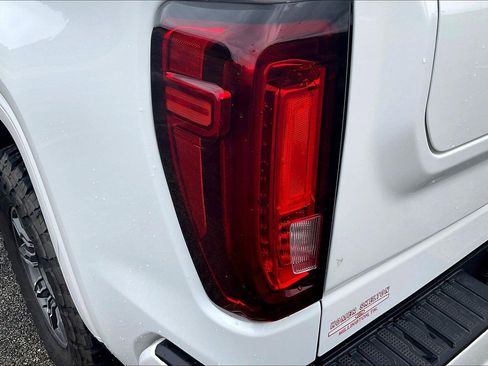Used 2024 GMC Sierra 1500 AT4 w/ Technology Package image 24
