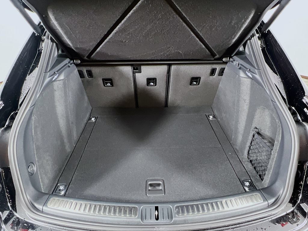 Certified 2026 Porsche Macan AWD/4WD image 28