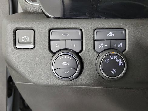 Used 2023 Chevrolet Silverado 1500 LT image 28