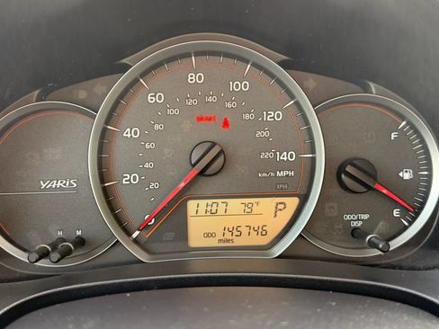 Used 2014 Toyota Yaris LE FWD image 27