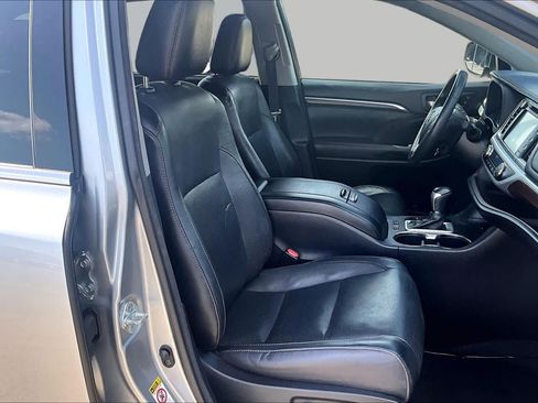 Used 2016 Toyota Highlander Limited FWD image 9