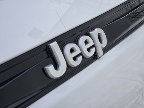 New 2025 Jeep Grand Cherokee Laredo RWD image 7
