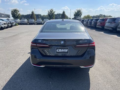 Used 2024 BMW i5 eDrive40i image 6