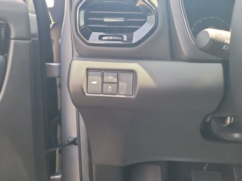 Used 2025 Honda Pilot TrailSport image 17