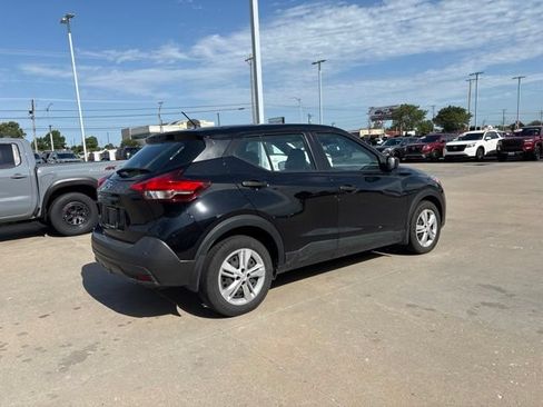 Used 2020 Nissan Kicks S FWD image 3