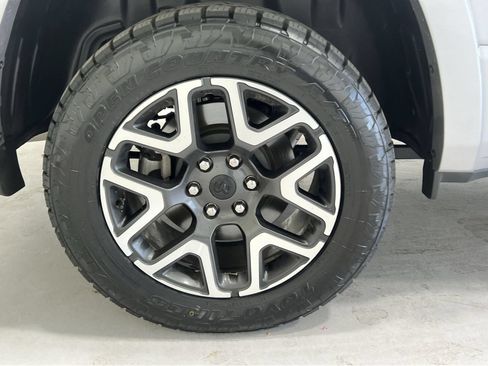Used 2025 RAM 1500 Laramie AWD/4WD image 10