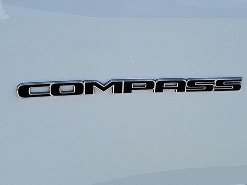 Used 2022 Jeep Compass Latitude FWD image 37